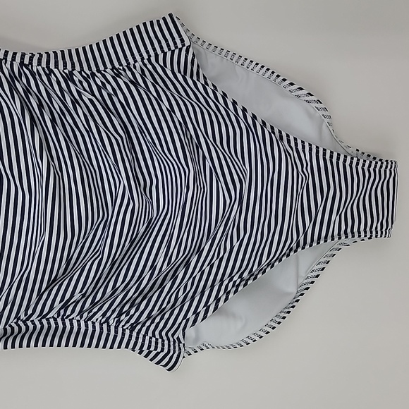 NWT. Nip tuck one piece swimsuit size 6 - Picture 8 of 15